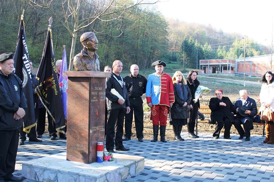 Spomen obilježje.JPG