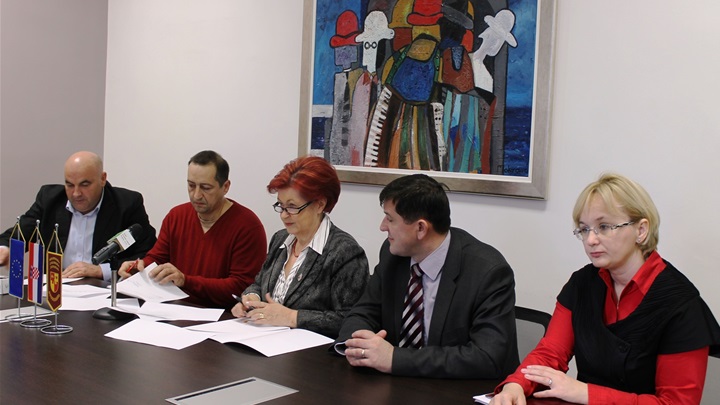 potpisivanje ugovora konjogojstvo.JPG