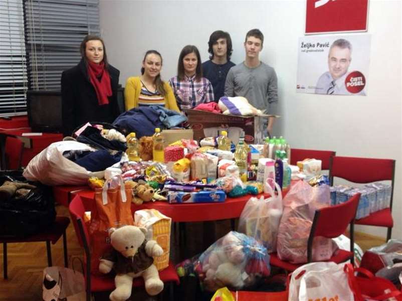 Humanitarna božićna akcija FM SDP Krapina.jpg
