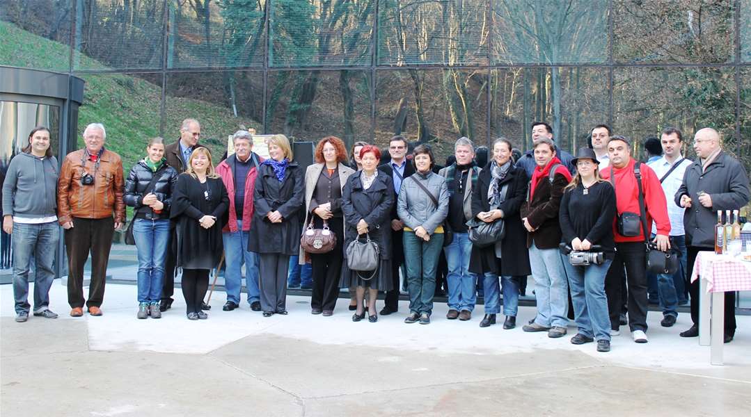 Strani novinari u posjetu Muzeju.JPG