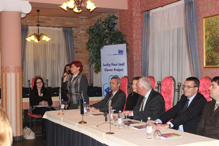 dodjela potvrda učenicima.jpg