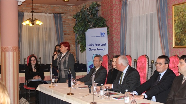 dodjela potvrda učenicima.jpg