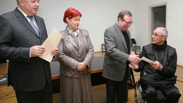 Uručenje sredstava.jpg