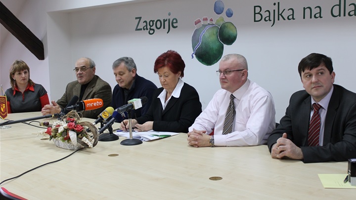 Potpisivanje ugovora.jpg