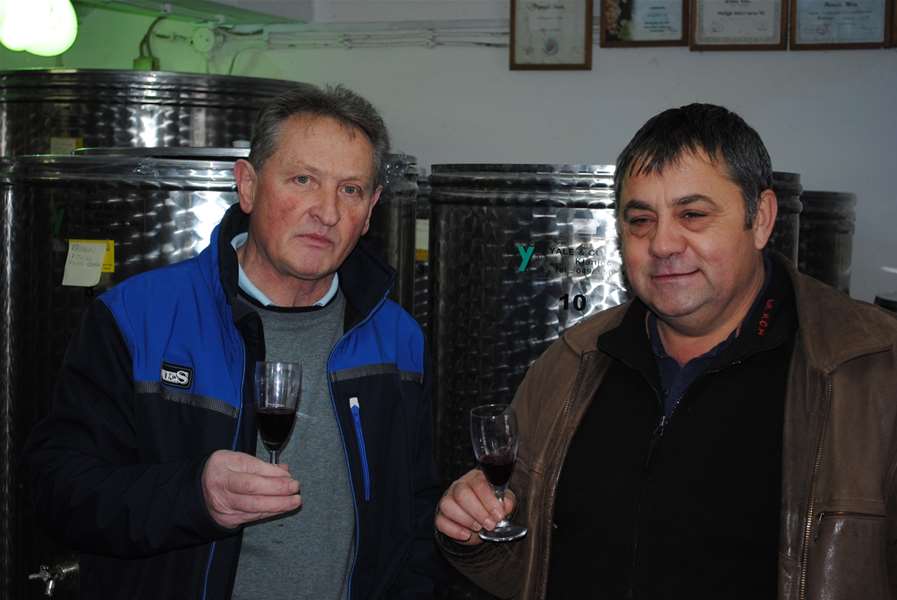 klanječki vinari pomažu.JPG