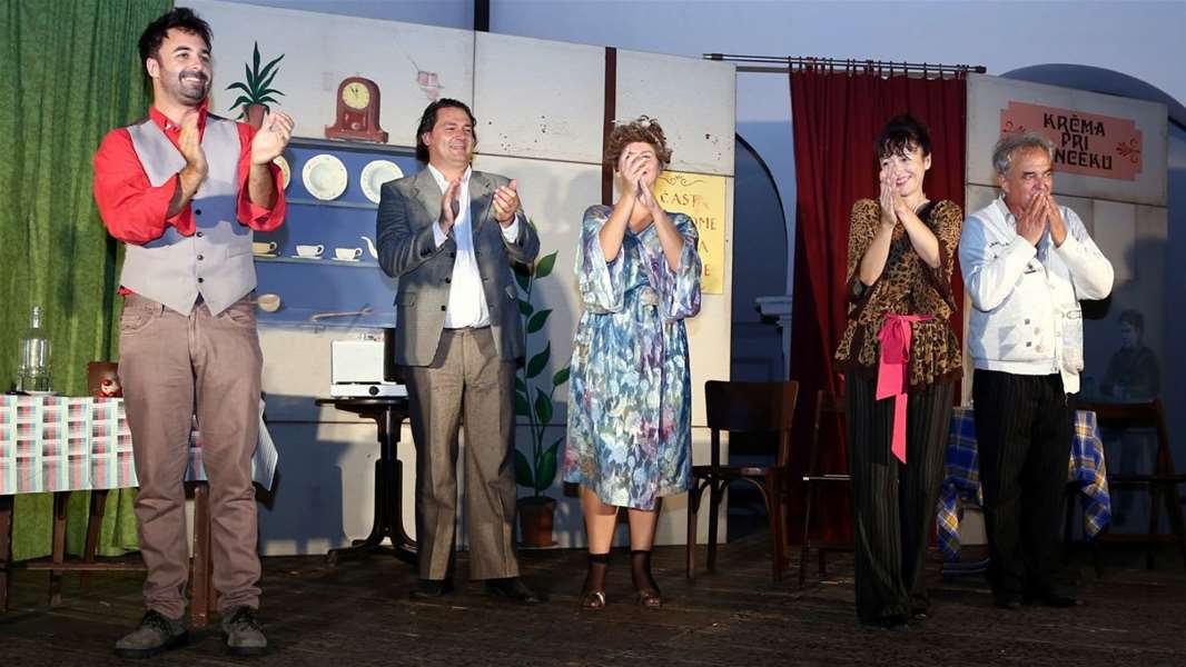 24.7. 2016. Predstava -Ljubaf- Kerekesh teatra u dvorcu Oršić 234.jpg