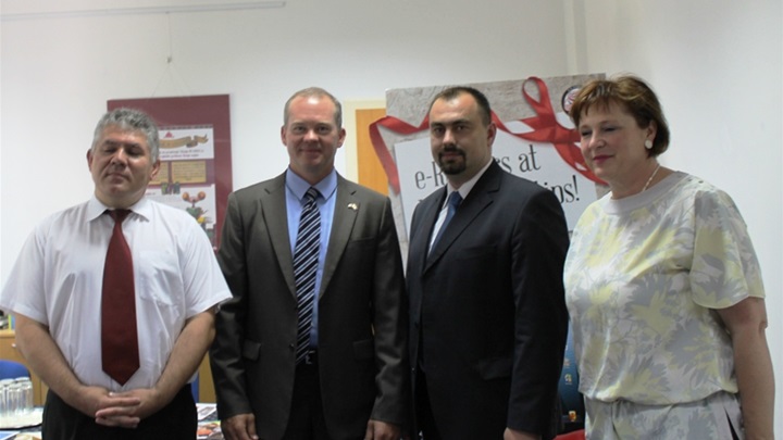 Donacija elektroničkog čitača.JPG