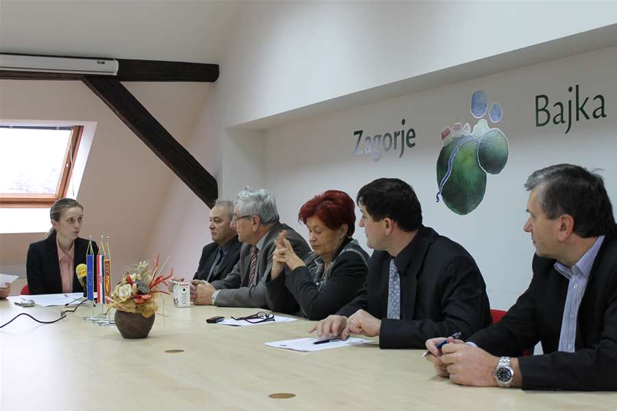 Potpisivanje ugovora.jpg