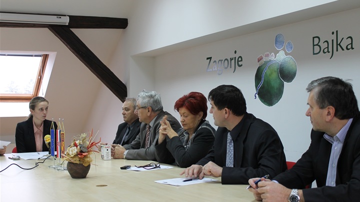 Potpisivanje ugovora.jpg