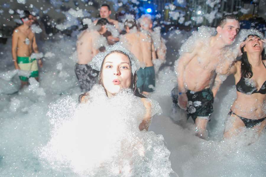 pjena party all pool.jpg
