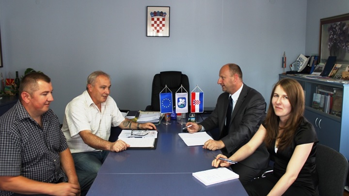 Radni sastanak u Općini Desinić.JPG