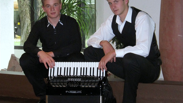 harmonikaši šudigo 16.5.2014. 12-58-33 2518x1912.JPG