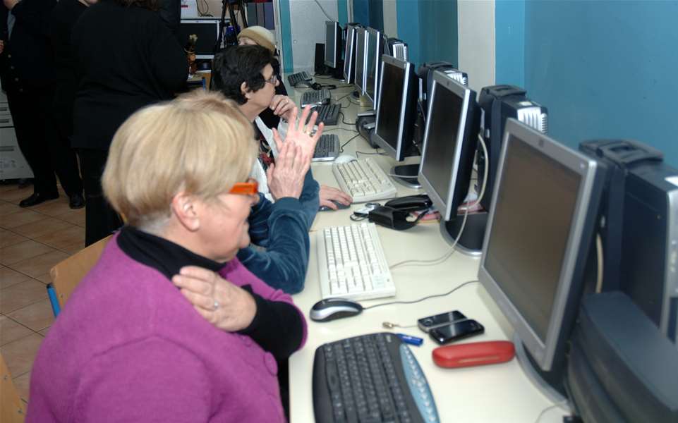 internet stariji ljudi.jpg