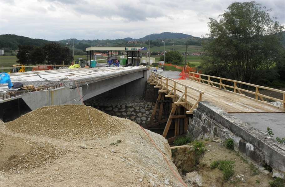 Gradnja graničnog mosta miljana.JPG