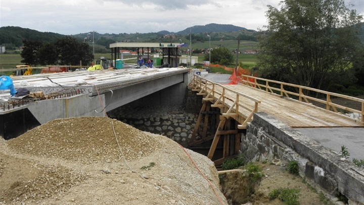 Gradnja graničnog mosta miljana.JPG