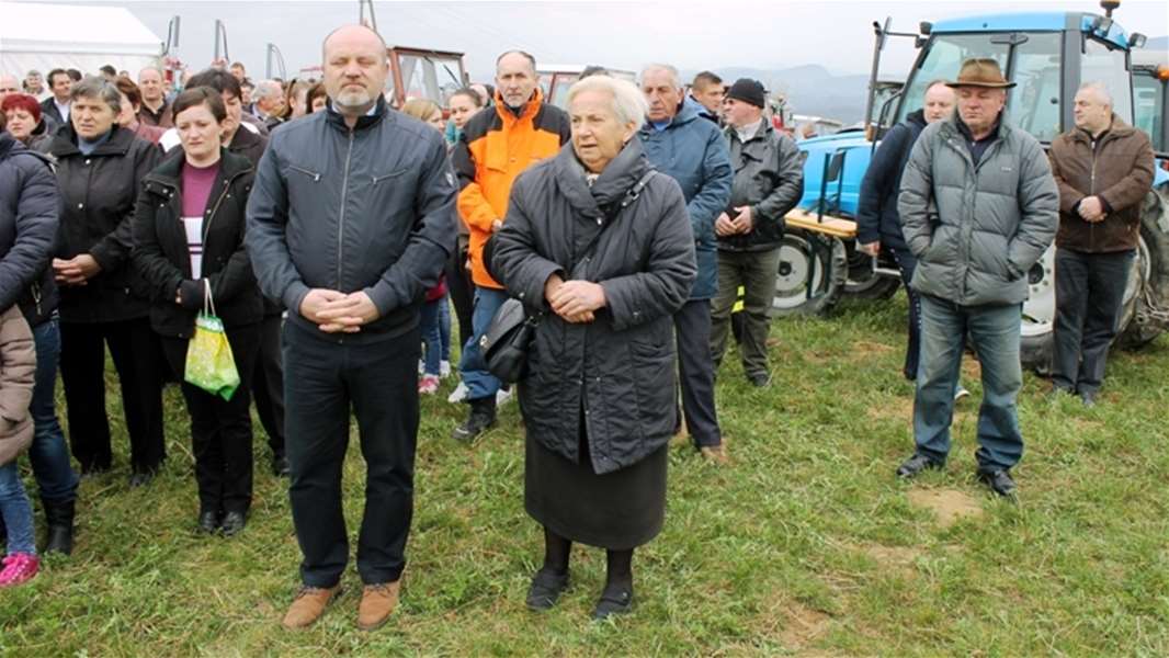 blagoslov traktora.jpg