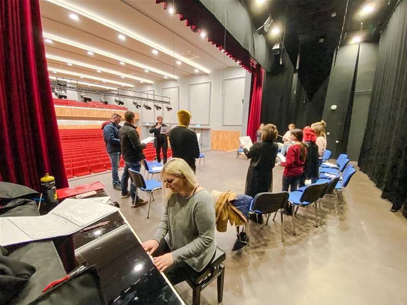 Dvadesetoro pjevača i pjevačica započelo sa probama