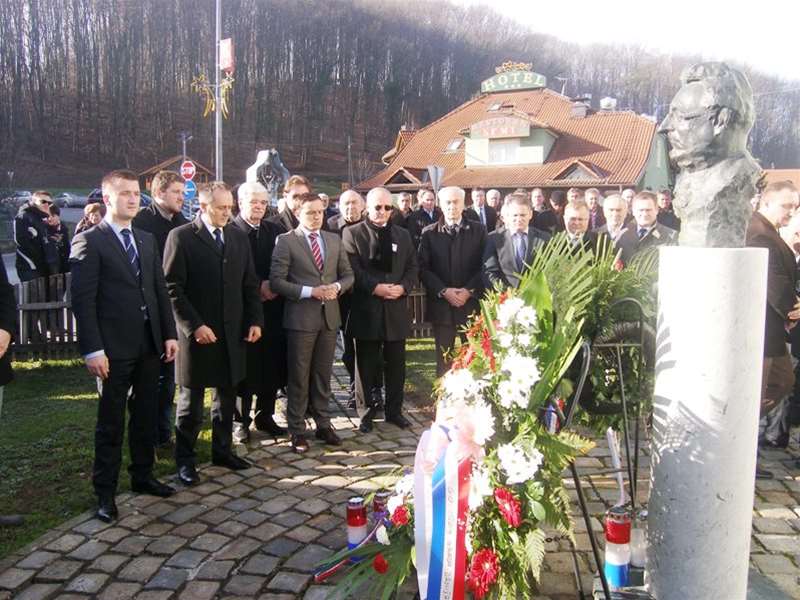 hdz spomenik tuđman.JPG