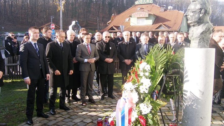 hdz spomenik tuđman.JPG