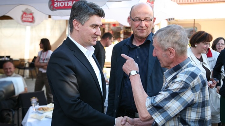 premijer je u zaboku pričao s građanima.jpg