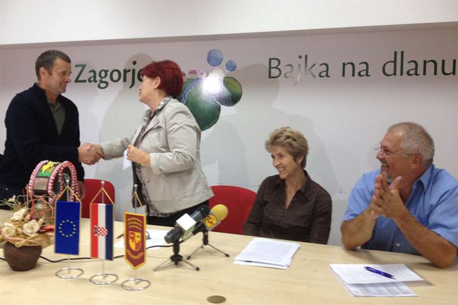 Prijem Božidara Domitrana_uručenje nagrade1.jpg