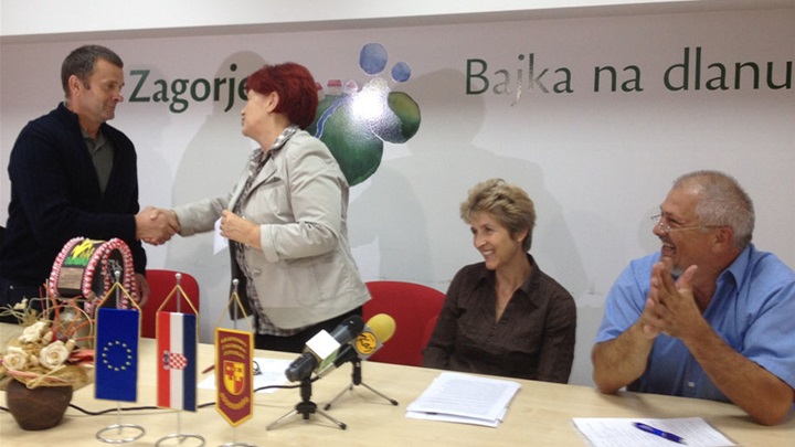 Prijem Božidara Domitrana_uručenje nagrade1.jpg