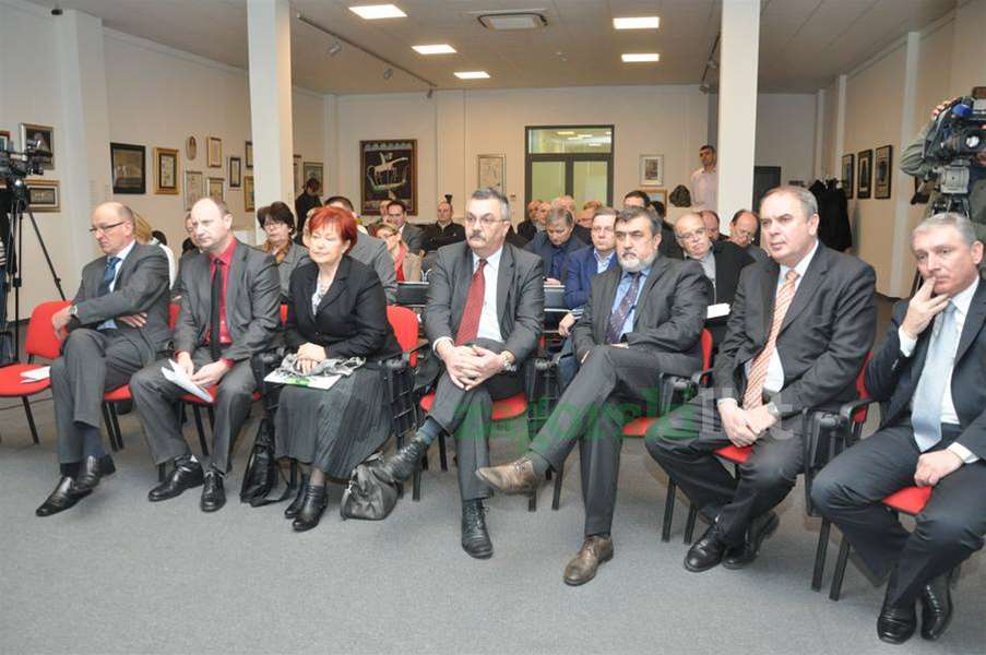 zagorje, hrvatske-željeznice, tribina, zabok, investicija, 01.jpg