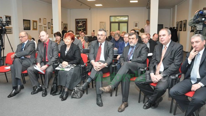 zagorje, hrvatske-željeznice, tribina, zabok, investicija, 01.jpg