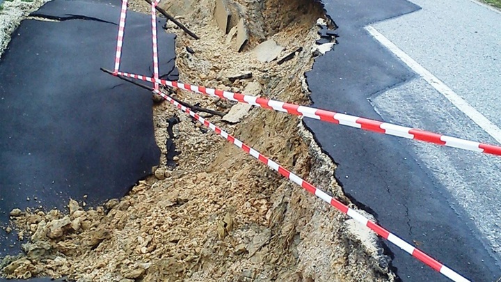 donje brezno_urusena cesta.jpg