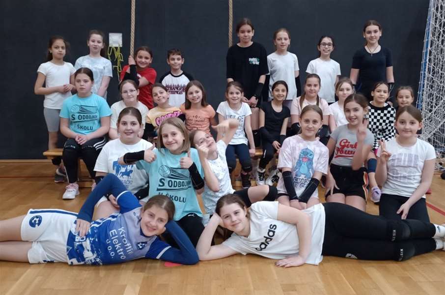 SPORT 18.4_ODBOJKA SLAVILI ''ČETIRI AMIGOSA'' I ''URAGAN''5.jpg