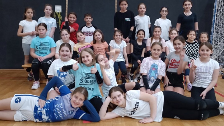 SPORT 18.4_ODBOJKA SLAVILI ''ČETIRI AMIGOSA'' I ''URAGAN''5.jpg