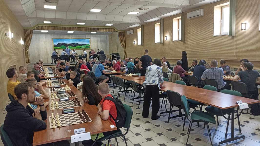 SPORT 9.4_ŠAH POBJEDE ZA BOGDANA LALIĆA I ANDRIJU MLINARIĆA 1.jpg