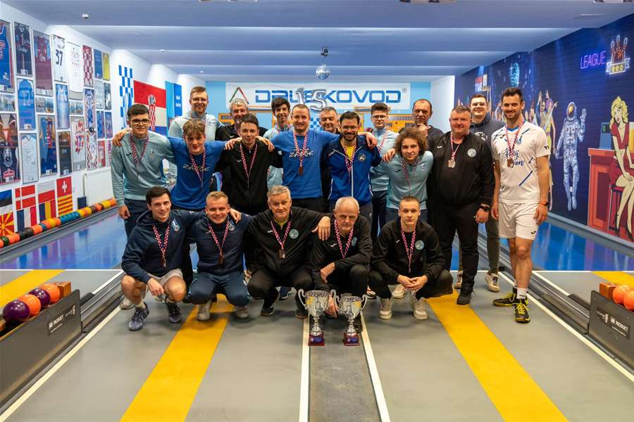 Zajednička fotografija kuglača Zaboka i Pakrac-Papuka.jpg