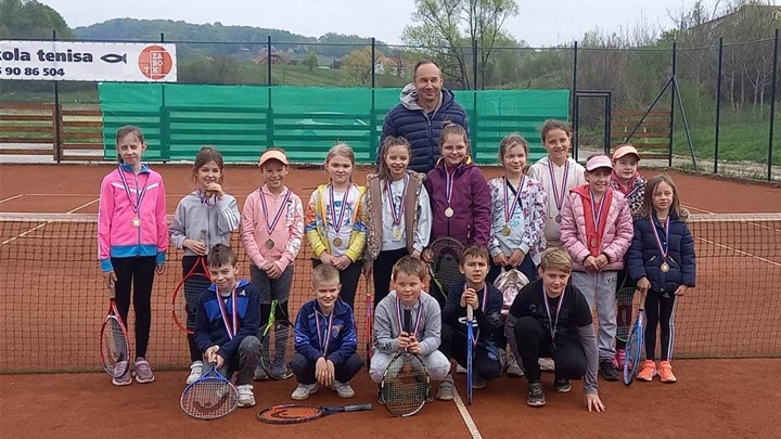 SPORT 3.5_TENIS U PET KATEGORIJA NASTUPILO PREKO PEDESETAK DJECE 2.jpg