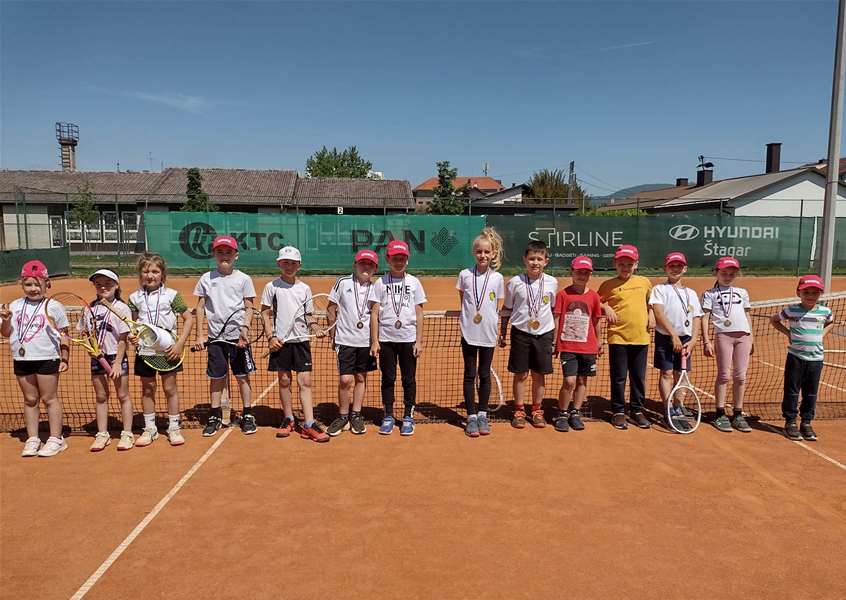 SPORT 14.5_TENIS Nastupilo čak 38 mladih tenisača i tenisačica1.jpg