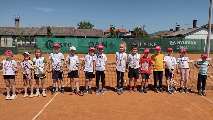 SPORT 14.5_TENIS Nastupilo čak 38 mladih tenisača i tenisačica1.jpg