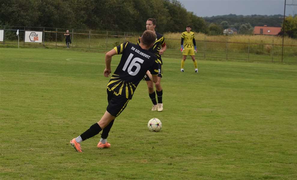 SPORT 19.9_NOGOMET 4. NL SREDIŠTE GOLUBOVEC NE POSUSTAJE .JPG