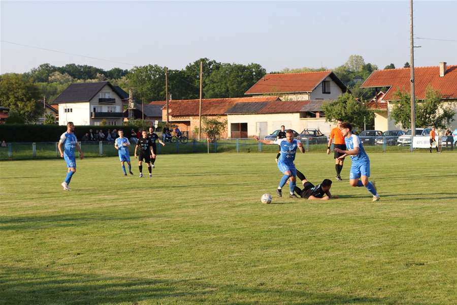 VOJNIĆ - MLADOST.jpg