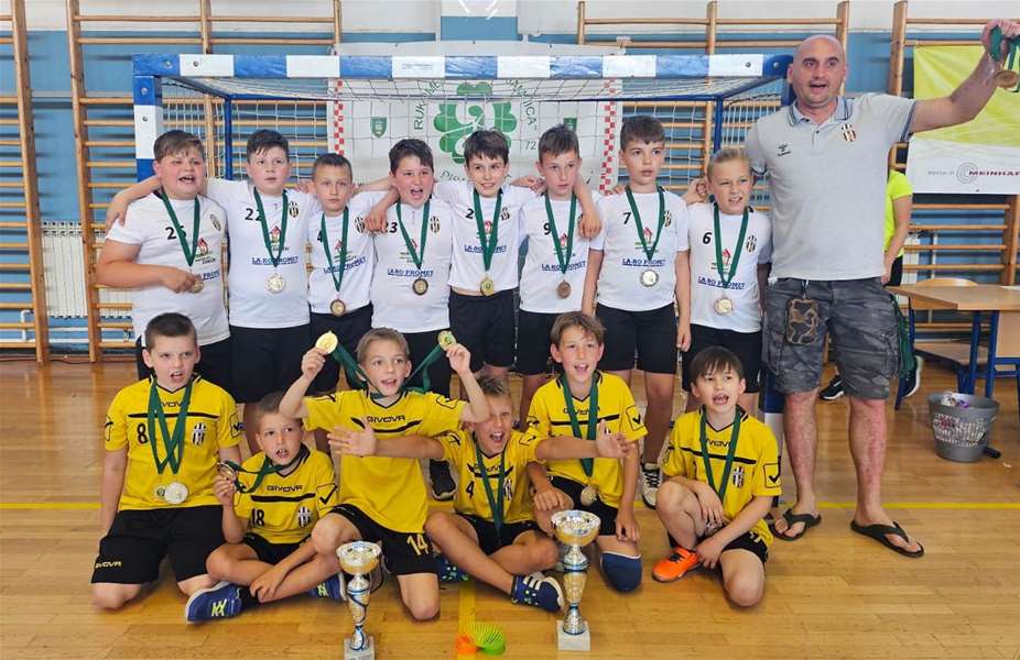 MALI RUKOMETAŠI 'BEDEKOVČINE' DO SREBRA I BRONCE 3.jpg
