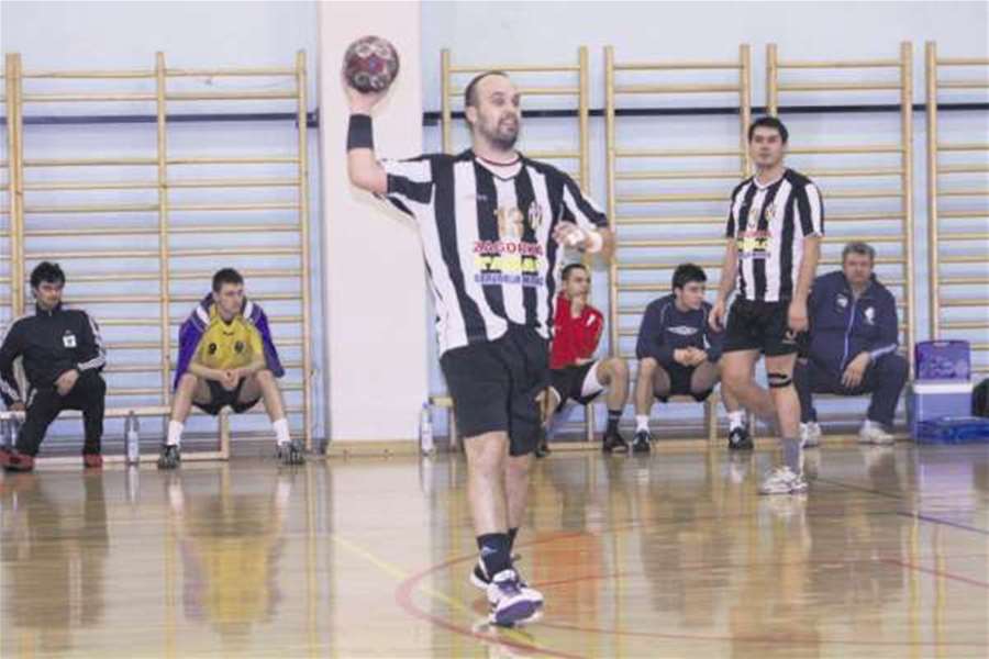 ante mihić s loptom i koroljević.jpg