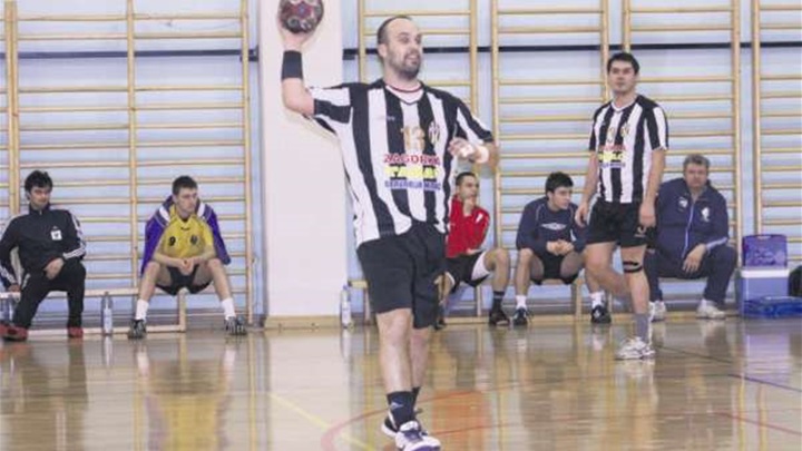 ante mihić s loptom i koroljević.jpg