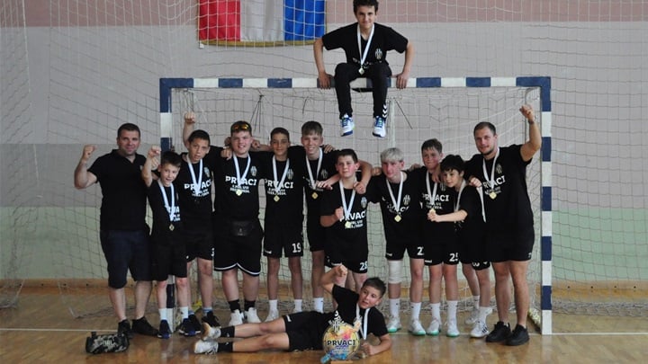 SPORT 4.6._RUKOMET MLAĐE KATEGORIJE BEDEKOVČINA SLAVI VELIKI NASLOV2.jpg