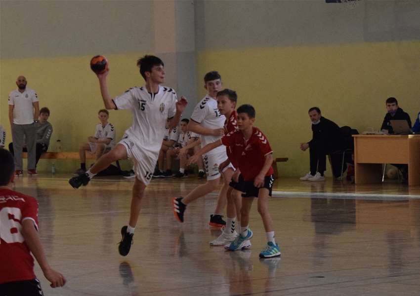 SPORT 15.2._ RUKOMET MUŠKI 2. HRL U 13 SKUPINA A KADETI BEDEKOVČINE MINIMALNO PORAŽENI OD DUBRAVE ZAGREB 2 1.JPG