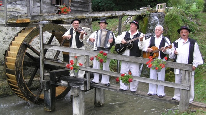 gotali_ dobroj atmosferi doprinio je Hajdina Bend iz Kučana.JPG