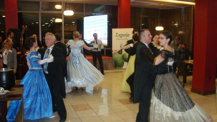 FOTO_povijesni plesovi.jpg