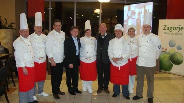 FOTO-kuhari KZŽ s predsjednikom Svjetske federacije KUHARA.jpg