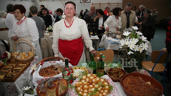 babičini kolači.jpeg