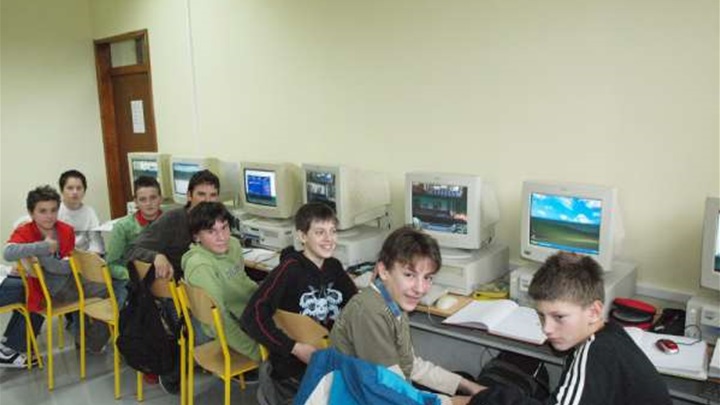 donacija_racunala_stubicke_2009.jpg