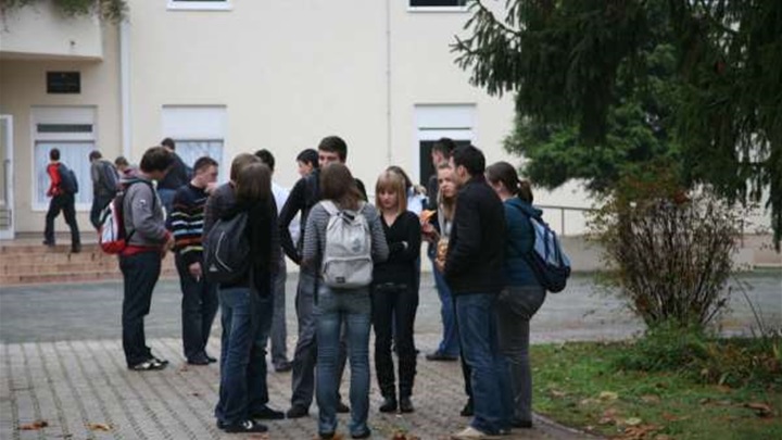 skola_daci_pusenje.jpg