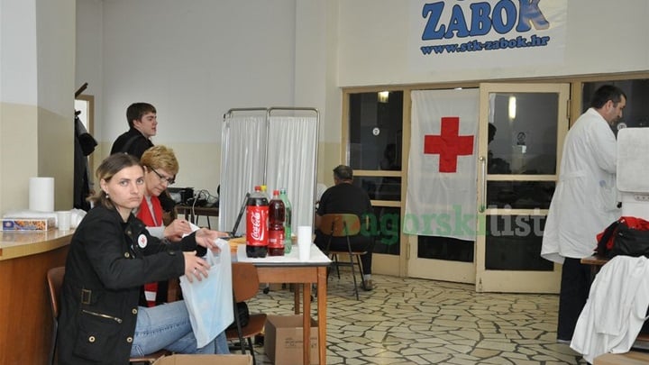 zagorje_darivanje_krvi_crveni_kriz_zabok_zgrada_hep_12042012_02.jpg